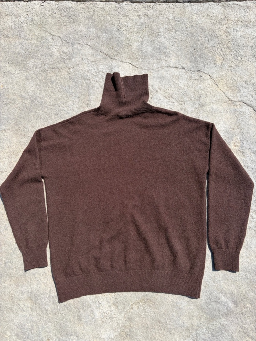 Splendid 100% Cashmere Chocolate Brown Boy Cut Turtleneck Sweater - Picture 2 of 4